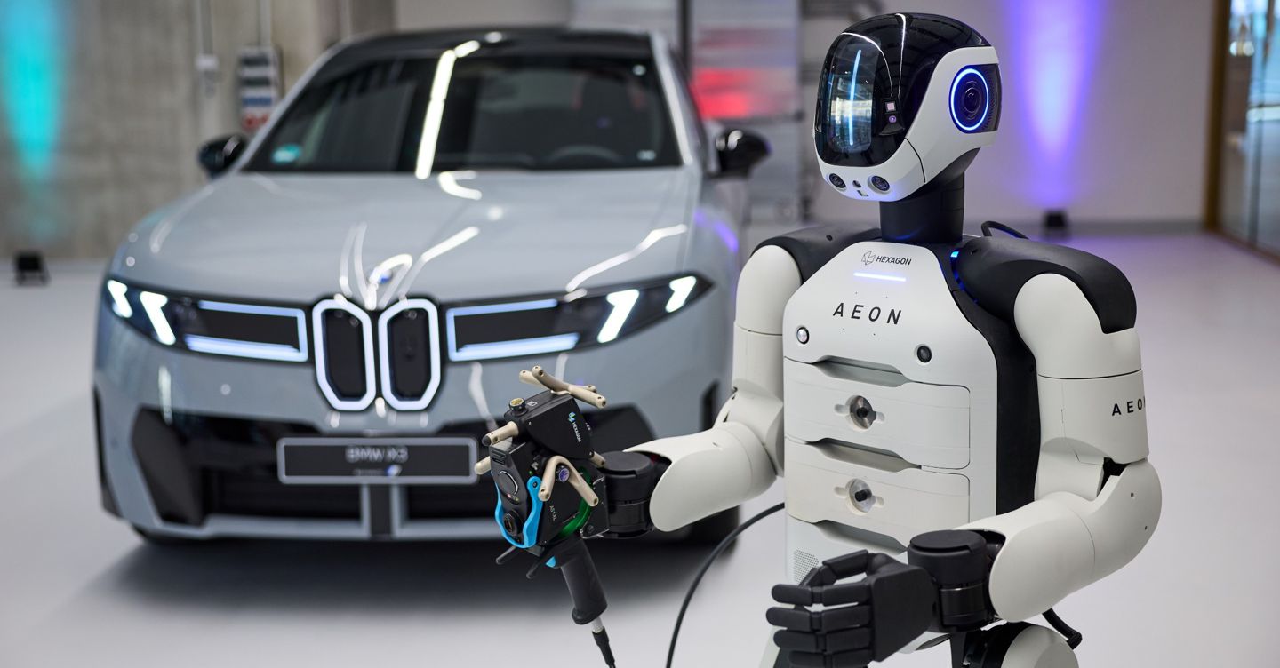 Bmw, in fabbrica ora ci sono anche i robot umanoidi